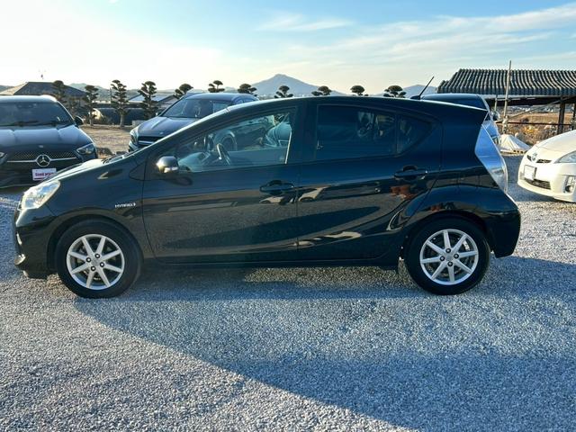 アクア Ｓ　車検整備付き　ナビ　バックカメラ　スマートキー２個　ＥＴＣ　純正１５インチアルミホイール　修復歴無し　タイミングチェーン駆動（3枚目）