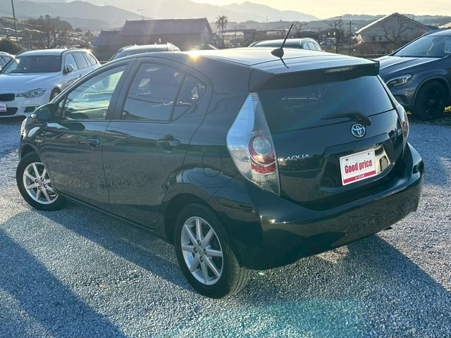 アクア Ｓ　車検整備付き　ナビ　バックカメラ　スマートキー２個　ＥＴＣ　純正１５インチアルミホイール　修復歴無し　タイミングチェーン駆動（4枚目）