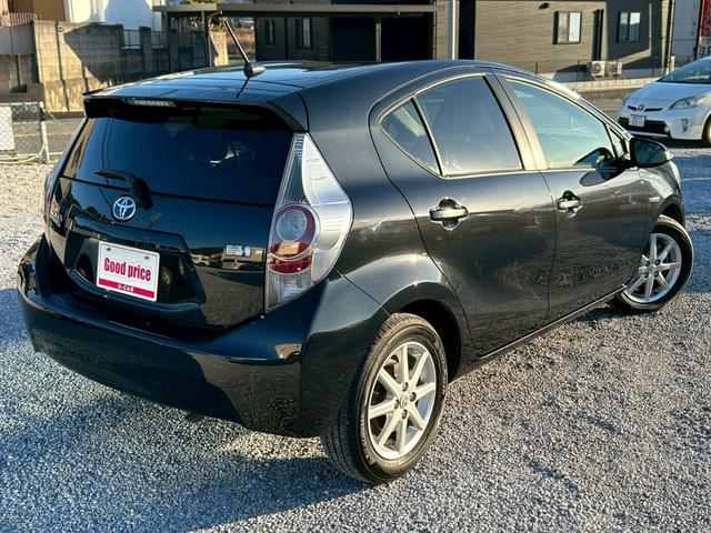 アクア Ｓ　車検整備付き　ナビ　バックカメラ　スマートキー２個　ＥＴＣ　純正１５インチアルミホイール　修復歴無し　タイミングチェーン駆動（6枚目）