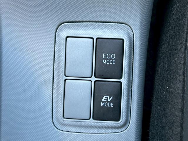 アクア Ｓ　車検整備付き　ナビ　バックカメラ　スマートキー２個　ＥＴＣ　純正１５インチアルミホイール　修復歴無し　タイミングチェーン駆動（28枚目）