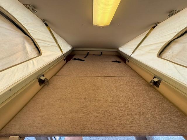 スクラムトラック 　バンショップミカミ　テントむし　Ｔ－ＰＯ　パートタイム４ＷＤ　５速ＭＴ　ワンオーナー車　ユーザー買取　４ナンバー軽自動車登録　ポップアップテント　サブバッテリー１００Ａｈ　デジタルインナーミラー（41枚目）