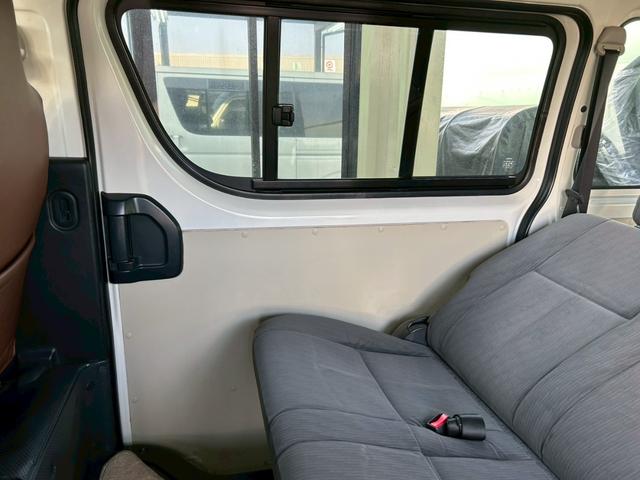 ハイエースバン ロングＤＸ　ワンオーナー　記録簿１１枚有り　ハイラックス用１７インチＡＷ　ローダウン　４型フェイス　ナビＴＶ　Ｂｌｕｅｔｏｏｔｈ　バックカメラ　ＥＴＣ　ＬＥＤヘッドライト　タイミングチェーン　４ナンバー貨物登録（24枚目）