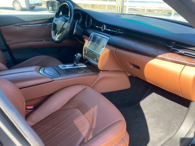 クアトロポルテ S 純正ナビ・バックモニター・Bluetooth キャラメルレザーシート サンルーフ 純正21インチAW ユーザー買取車(11枚目)