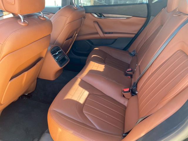 クアトロポルテ S 純正ナビ・バックモニター・Bluetooth キャラメルレザーシート サンルーフ 純正21インチAW ユーザー買取車(12枚目)