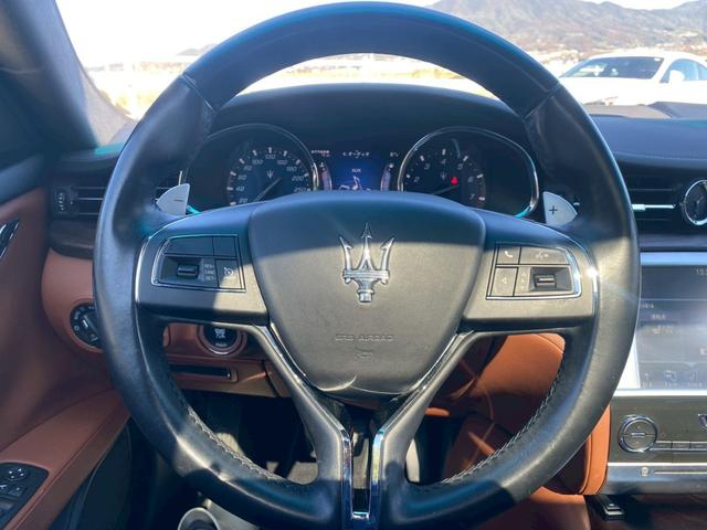 クアトロポルテ S 純正ナビ・バックモニター・Bluetooth キャラメルレザーシート サンルーフ 純正21インチAW ユーザー買取車(14枚目)