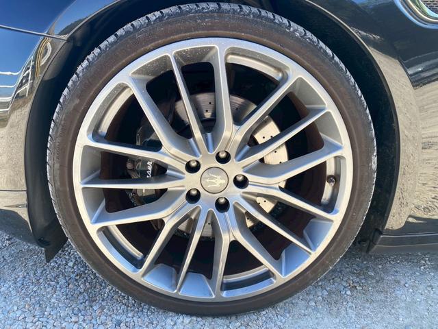 クアトロポルテ S 純正ナビ・バックモニター・Bluetooth キャラメルレザーシート サンルーフ 純正21インチAW ユーザー買取車(22枚目)