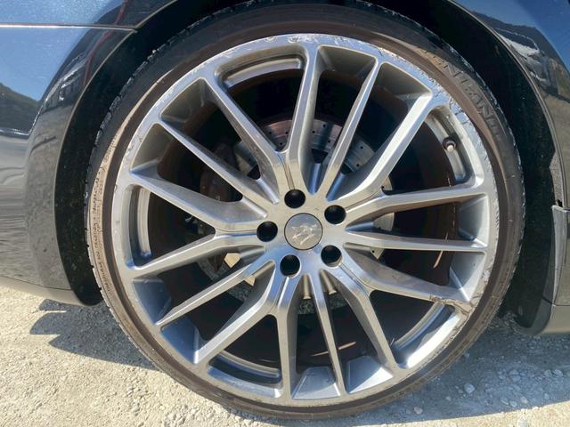 クアトロポルテ S 純正ナビ・バックモニター・Bluetooth キャラメルレザーシート サンルーフ 純正21インチAW ユーザー買取車(23枚目)