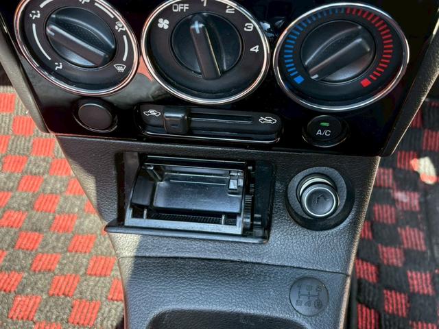 �D�M�g�p������܂��񂪁A�኱�̃^�o�R�L��������܂��B