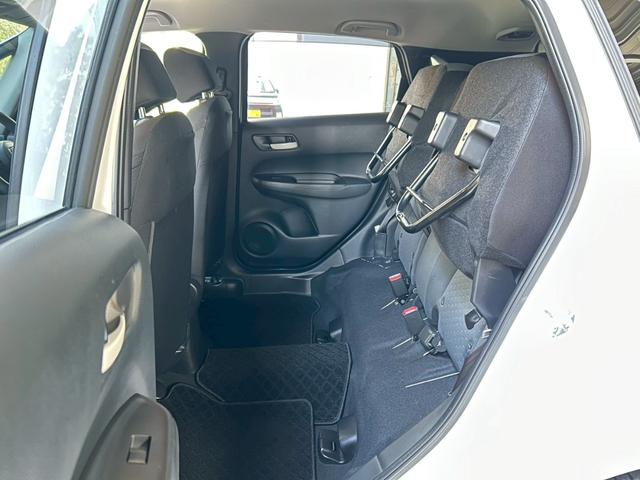 フィット ｅ：ＨＥＶベーシック　衝突軽減ブレーキ　車線逸脱警報　車速追従クルーズコントロール　ＬＥＤオートハイビーム　前後誤発進抑制　前後クリアランスソナー　純正ナビ　Ｂｌｕｅｔｏｏｔｈ　バックカメラ　スマートキー２個　ＥＴＣ（19枚目）