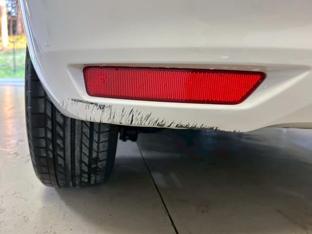 フィット ｅ：ＨＥＶベーシック　衝突軽減ブレーキ　車線逸脱警報　車速追従クルーズコントロール　ＬＥＤオートハイビーム　前後誤発進抑制　前後クリアランスソナー　純正ナビ　Ｂｌｕｅｔｏｏｔｈ　バックカメラ　スマートキー２個　ＥＴＣ（45枚目）