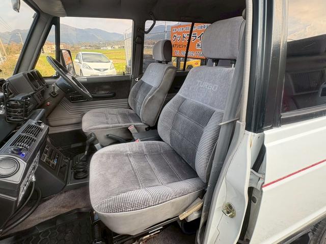 ����ȃV�[�g�A�w�����ꍶ���㕔�C�ꂪ������܂��B�N�������̉��ꓙ������܂����A�e�͂͏\���Ɏc���Ă���܂��B