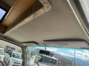 運転席天井、年数相応の汚れは御座いますが良好な状態を保っております。