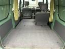 3名乗車時、左右分割でフラット展開も可能です。長尺物の運搬も便利です。