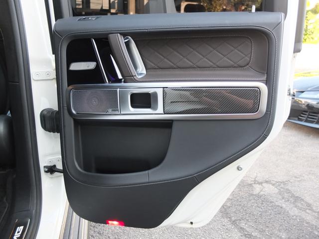 Ｇクラス Ｇ６３　ＡＭＧレザーエクスクルーシブパッケージ　Ｇ６３ナイトＰＫＧ　ＡＭＧカーボンファイバーインテリアトリムＰＫＧブラウンレザー　ドア４枚イージークローザー　ブラバスＦスポイラー　ＡＭＧ２２ＡＷ　ワンオーナー禁煙車　ブラック＆ステップラプター塗装（56枚目）