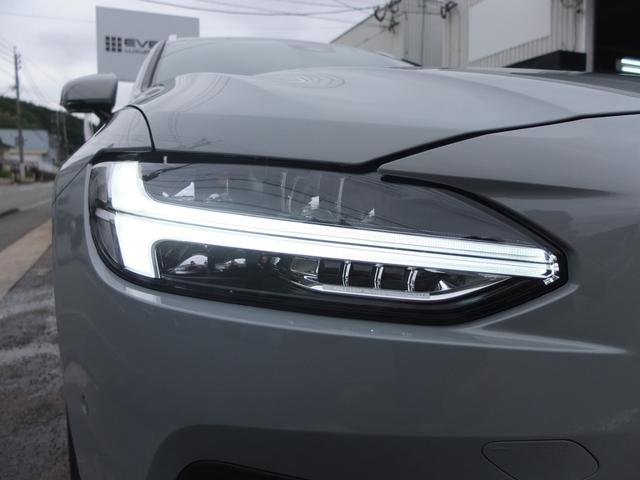 Ｖ９０ アルティメット　Ｂ５　禁煙車　大型サンルーフ　Ｂｏｗｅｒｓ　＆　ＷｉｌｋｉｎｓサウンドシステムＡｐｐｌｅ　ＣａｒＰｌａｙ　スマホ置くだけ充電機能　全周囲カメラ＆フロント＆サイド＆バックカメラ　ドライブレコーダー前後カメラ（16枚目）