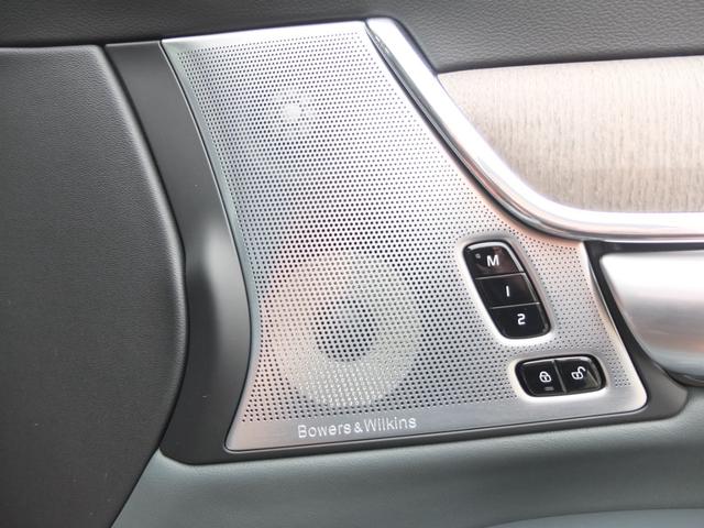 Ｖ９０ アルティメット　Ｂ５　禁煙車　大型サンルーフ　Ｂｏｗｅｒｓ　＆　ＷｉｌｋｉｎｓサウンドシステムＡｐｐｌｅ　ＣａｒＰｌａｙ　スマホ置くだけ充電機能　全周囲カメラ＆フロント＆サイド＆バックカメラ　ドライブレコーダー前後カメラ（34枚目）