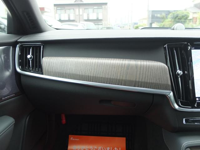 Ｖ９０ アルティメット　Ｂ５　禁煙車　大型サンルーフ　Ｂｏｗｅｒｓ　＆　ＷｉｌｋｉｎｓサウンドシステムＡｐｐｌｅ　ＣａｒＰｌａｙ　スマホ置くだけ充電機能　全周囲カメラ＆フロント＆サイド＆バックカメラ　ドライブレコーダー前後カメラ（39枚目）