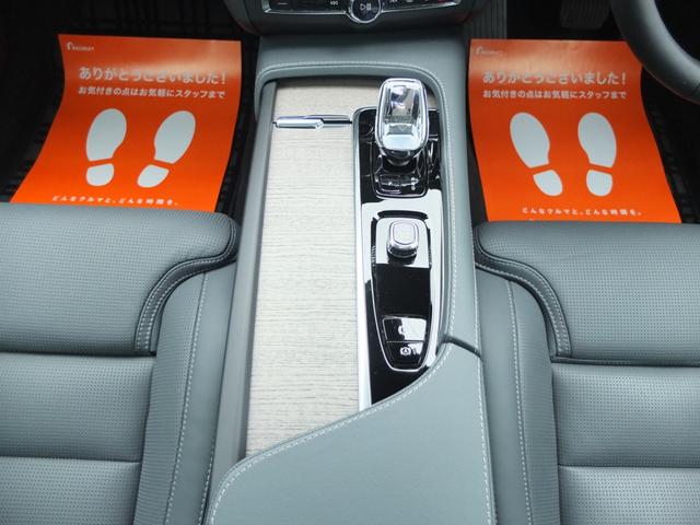 Ｖ９０ アルティメット　Ｂ５　禁煙車　大型サンルーフ　Ｂｏｗｅｒｓ　＆　ＷｉｌｋｉｎｓサウンドシステムＡｐｐｌｅ　ＣａｒＰｌａｙ　スマホ置くだけ充電機能　全周囲カメラ＆フロント＆サイド＆バックカメラ　ドライブレコーダー前後カメラ（41枚目）