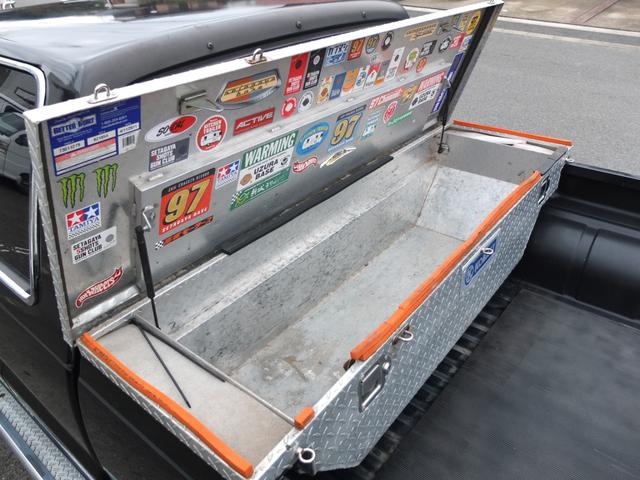 プロシード キャブプラス　車検Ｒ９年２月　アメリカンカスタム　新品ビレットハンドル　メッキ深リムホイール　グッドリッチ製ホワイトレタータイヤ　レザーシート　メッキバンパー前後　オーバーフェンダー　サイドステップ　荷台ＢＯＸ（23枚目）