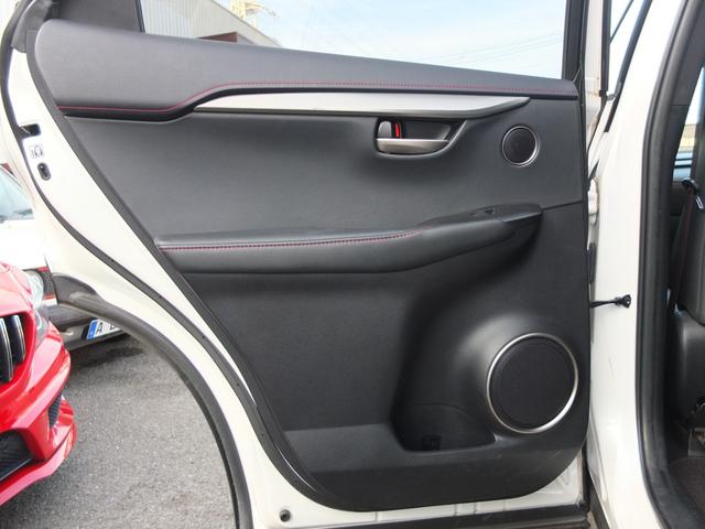 ��ȃh�A�C���i�[�ł��B