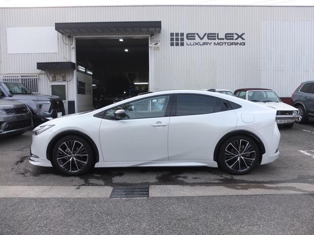 プリウス Ｚ　モデリスタエアロ　ガラスルーフ　純正ナビ　デジタルインナーミラー　全周囲カメラ　ブラックレザーシート　シートエアコンヒーター　ハンドルヒーター　ＥＴＣ２．０　保証書　取説　整備手帳　スペアキー（12枚目）