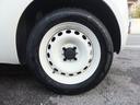 オシャレなホワイトホイールです。タイヤは４本共に約８分残溝御座います。