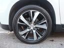 純正アルミホイール装備車です。タイヤは４本共に約８分残溝御座います。