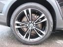 純正アルミホイール装備車です。タイヤは4本共にピレリ製で残溝も約7分御座います。