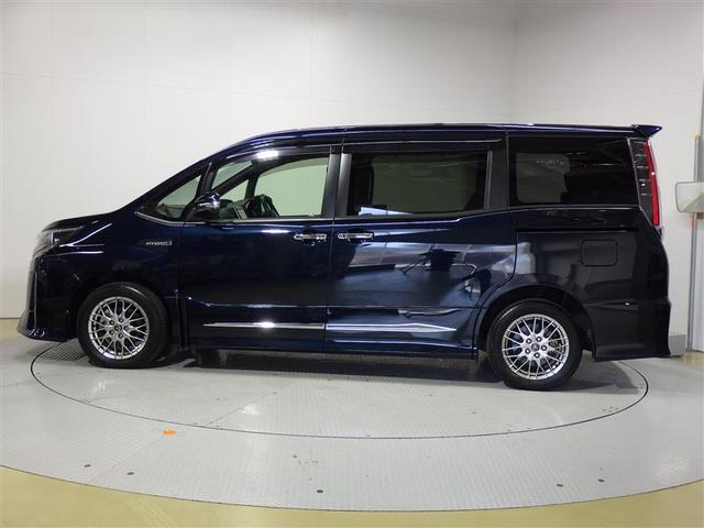 ノア ＳＩ　フルセグ　メモリーナビ　ＤＶＤ再生　後席モニター　バックカメラ　衝突被害軽減システム　ＥＴＣ　両側電動スライド　ＬＥＤヘッドランプ　乗車定員７人　３列シート　フルエアロ　盗難防止装置　アルミホイール（2枚目）