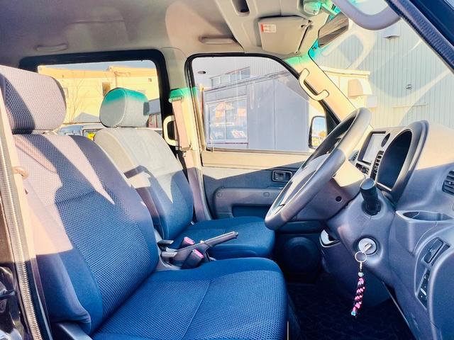 ハイゼットカーゴ クルーズ　走行２２９７２キロ・４ＷＤ・５速ミッション・ハイルーフ・社外ナビ・ＴＶ・バックカメラ・（13枚目）