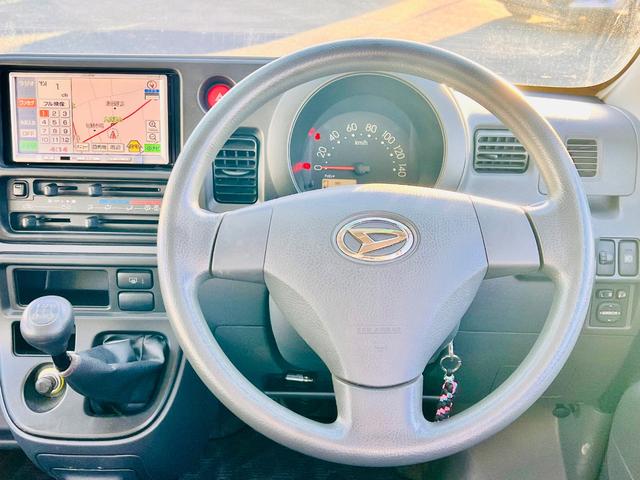 ハイゼットカーゴ クルーズ　走行２２９７２キロ・４ＷＤ・５速ミッション・ハイルーフ・社外ナビ・ＴＶ・バックカメラ・（18枚目）