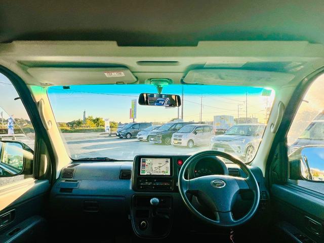 ハイゼットカーゴ クルーズ　走行２２９７２キロ・４ＷＤ・５速ミッション・ハイルーフ・社外ナビ・ＴＶ・バックカメラ・（22枚目）