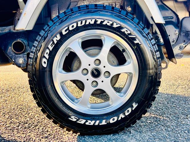 サンバートラック ＴＣ　リフトアップ・社外１４インチアルミ・ブロックタイヤ・キーレス・（12枚目）