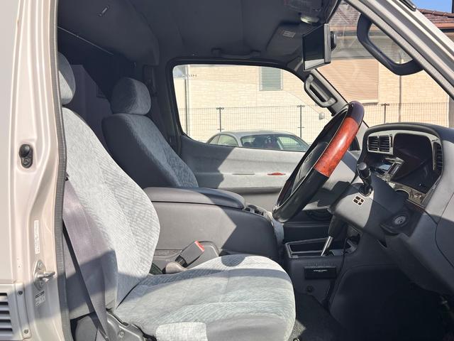 ハイエースワゴン 　８ナンバー・キャンピング車・３．０ディーゼルターボ・キーレス・（11枚目）