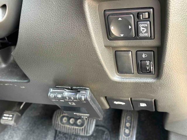 キューブ １５Ｘ　インディゴ＋プラズマ　ＥＴＣ　ＴＶ　ＨＩＤ　スマートキー　電動格納ミラー　ＣＶＴ　アルミホイール　盗難防止システム　衝突安全ボディ　ＡＢＳ　エアコン　パワーステアリング　パワーウィンドウ（3枚目）