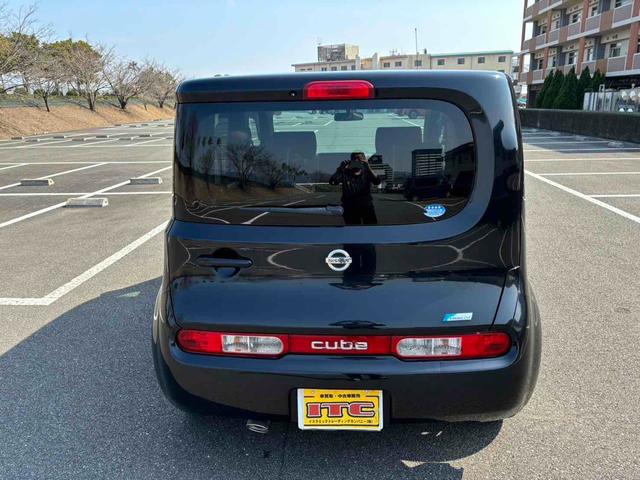 キューブ １５Ｘ　インディゴ＋プラズマ　ＥＴＣ　ＴＶ　ＨＩＤ　スマートキー　電動格納ミラー　ＣＶＴ　アルミホイール　盗難防止システム　衝突安全ボディ　ＡＢＳ　エアコン　パワーステアリング　パワーウィンドウ（16枚目）