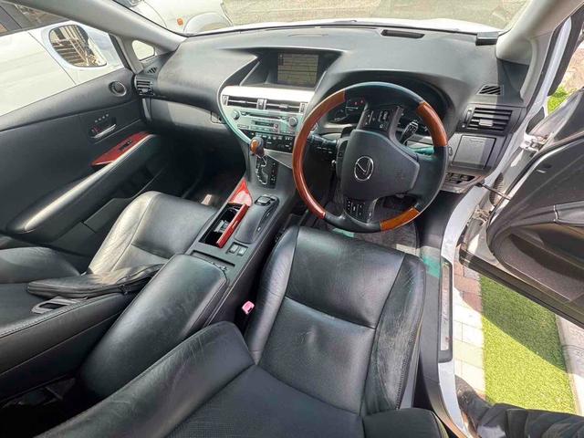 ＲＸ ＲＸ４５０ｈ　バージョンＬ　４ＷＤ　バックカメラ　クリアランスソナー　オートクルーズコントロール　パワーシート　ナビ　ＬＥＤヘッドランプ　電動リアゲート　アルミホイール　スマートキー　電動格納ミラー　１００Ｖ電源　ＣＶＴ（6枚目）