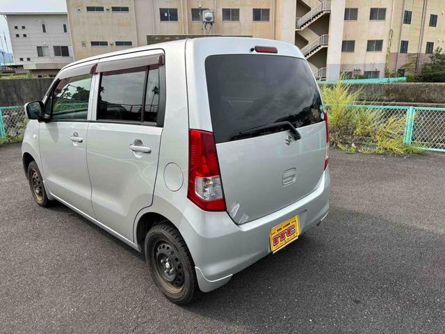 ワゴンＲ ＦＸ　キーレスエントリー　電動格納ミラー　ＭＴ　盗難防止システム　ＡＢＳ　ＣＤ　衝突安全ボディ　エアコン　パワーステアリング　パワーウィンドウ（5枚目）