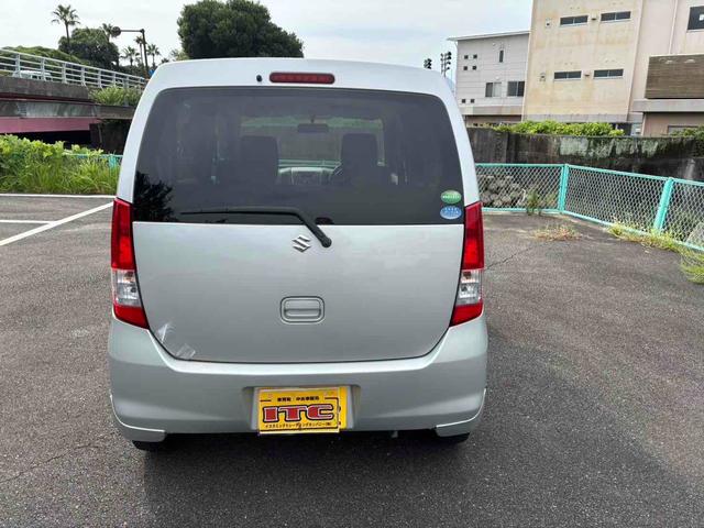 ワゴンＲ ＦＸ　キーレスエントリー　電動格納ミラー　ＭＴ　盗難防止システム　ＡＢＳ　ＣＤ　衝突安全ボディ　エアコン　パワーステアリング　パワーウィンドウ（6枚目）