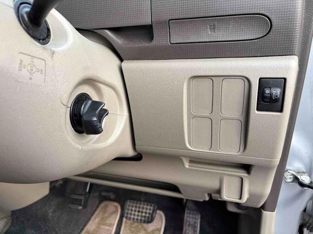 タント Ｘ　バックカメラ　スライドドア　ナビ　ＴＶ　スマートキー　ベンチシート　ＡＴ　盗難防止システム　ＡＢＳ　ＣＤ　衝突安全ボディ　エアコン　パワーステアリング　パワーウィンドウ　運転席エアバッグ（6枚目）