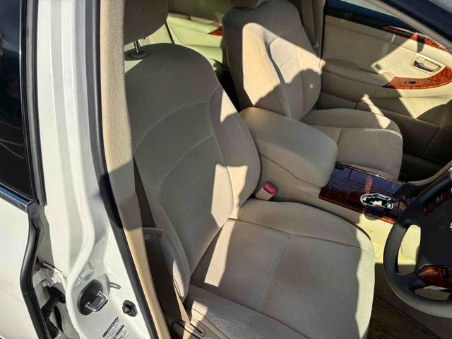 クラウン ロイヤルエクストラ　ＥＴＣ　オートクルーズコントロール　アルミホイール　ＨＩＤ　ＡＴ　キーレスエントリー　盗難防止システム　ＣＤ　ＭＤ　衝突安全ボディ　ＡＢＳ　ＥＳＣ　エアコン　パワーステアリング　パワーウィンドウ（7枚目）