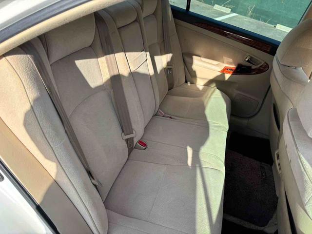 クラウン ロイヤルエクストラ　ＥＴＣ　オートクルーズコントロール　アルミホイール　ＨＩＤ　ＡＴ　キーレスエントリー　盗難防止システム　ＣＤ　ＭＤ　衝突安全ボディ　ＡＢＳ　ＥＳＣ　エアコン　パワーステアリング　パワーウィンドウ（8枚目）