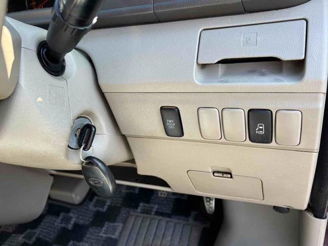 アトレーワゴン カスタムターボRSリミテッド 両側スライド・片側電動 TV HID キーレスエントリー ベンチシート AT 盗難防止システム ABS CD USB ミュージックプレイヤー接続可 Bluetooth アルミホイール 衝突安全ボディ(5枚目)
