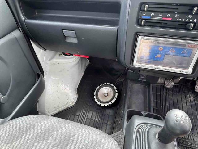 キャリイトラック ＫＣエアコン・パワステ　４ＷＤ　ＭＴ　ＴＶ　エアコン　パワーステアリング　ＣＤ　ＤＶＤ再生（12枚目）