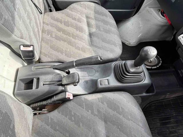 キャリイトラック ＫＣエアコン・パワステ　４ＷＤ　ＭＴ　ＴＶ　エアコン　パワーステアリング　ＣＤ　ＤＶＤ再生（14枚目）