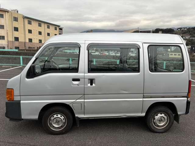 サンバーバン ＶＣ　４ＷＤ　ラジオ　エアコン　パワステ　運転席エアバッグ　両側スライドドア（5枚目）