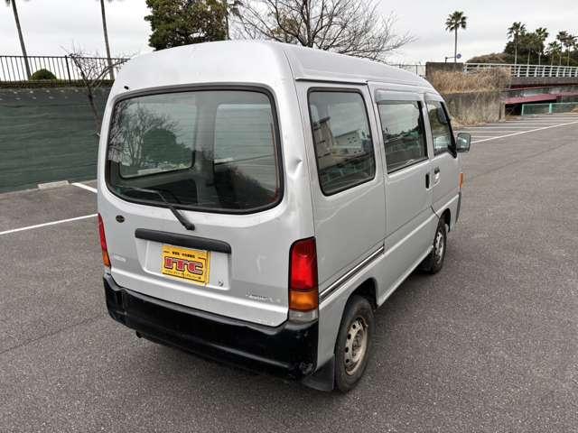 サンバーバン ＶＣ　４ＷＤ　ラジオ　エアコン　パワステ　運転席エアバッグ　両側スライドドア（8枚目）