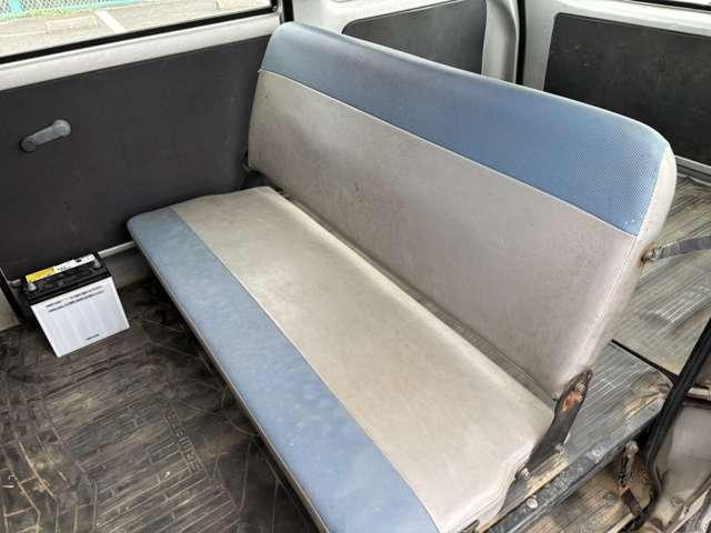 サンバーバン ＶＣ　４ＷＤ　ラジオ　エアコン　パワステ　運転席エアバッグ　両側スライドドア（13枚目）