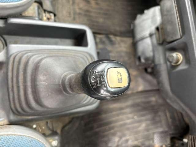 サンバーバン ＶＣ　４ＷＤ　ラジオ　エアコン　パワステ　運転席エアバッグ　両側スライドドア（18枚目）