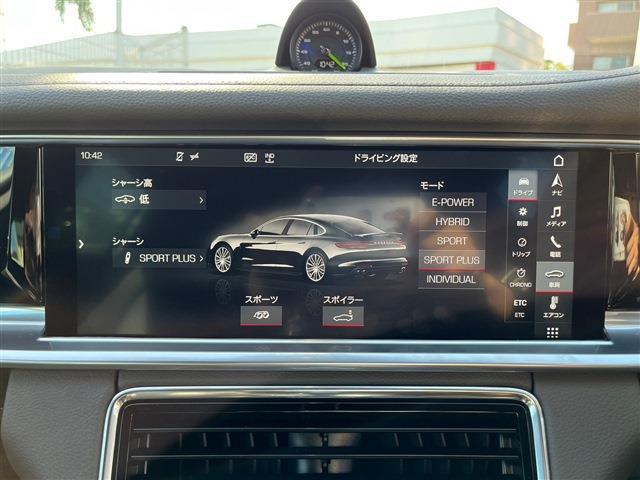 パナメーラ ４　Ｅ－ハイブリッド　２１アルミホイール　ワンオーナー　ドライブレコーダー　パワーシート　純正ナビ　バックカメラ　クリアランスソナー　レーンキープアシスト　クルーズコントロール　横滑り防止　アイドリングストップ　エアサス（6枚目）